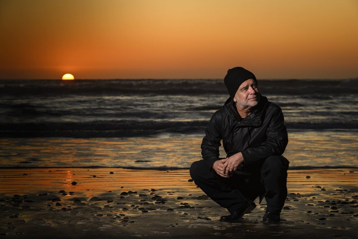 fernando ubiergo posando