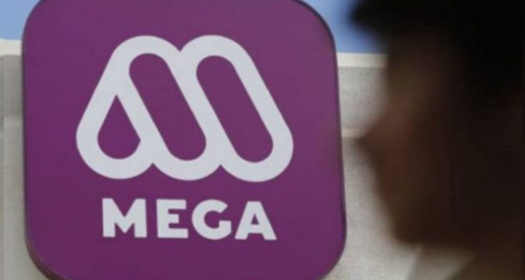 El edificio de Mega con su logo. El canal logró tener un acuerdo con Movistar tras una semana.
