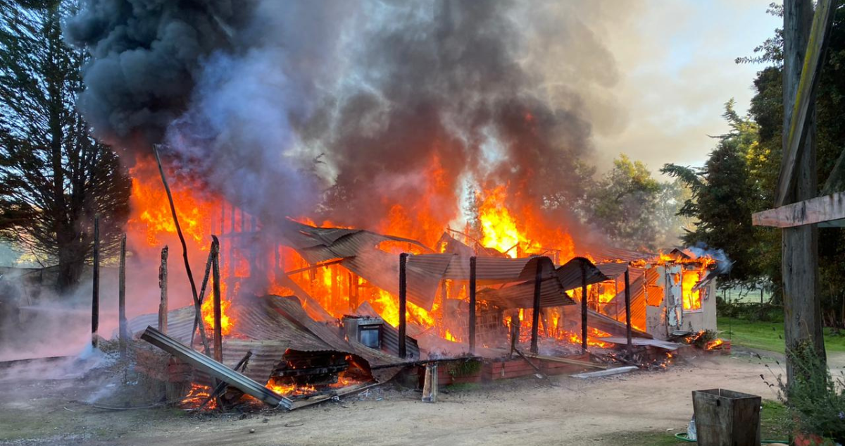 foto-incendio-estructural-reserva-lago-penuelas.png