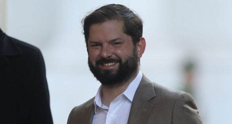 Encuesta CEP: aprobación de presidente Gabriel Boric sube 5 puntos en 6 meses