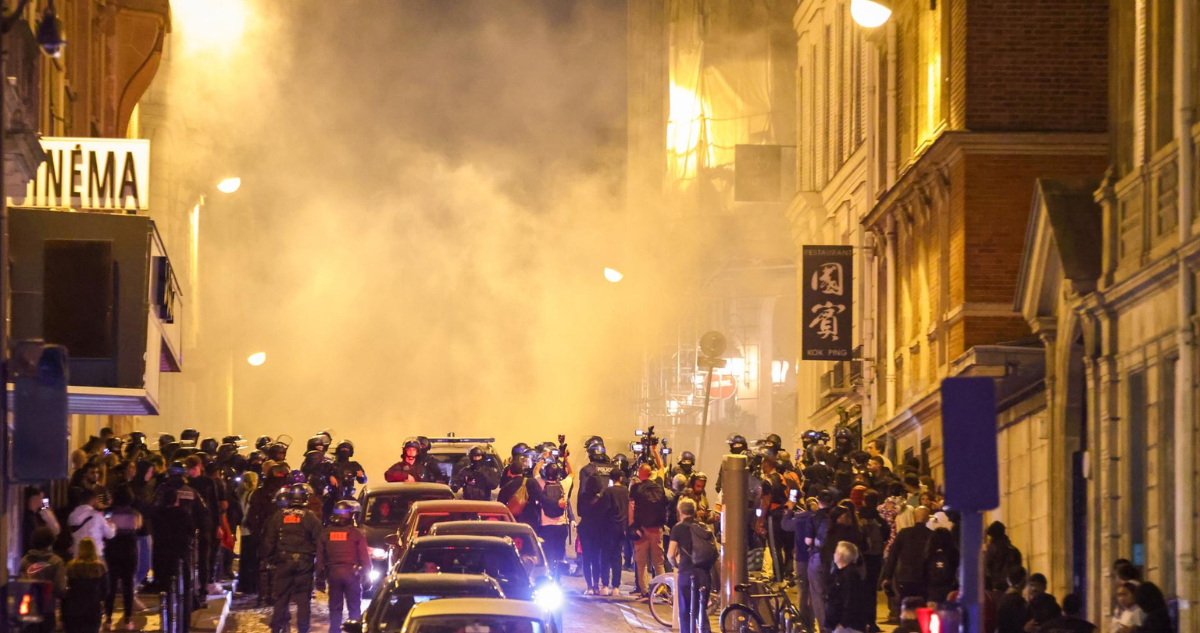 Francia en llamas incendios, policías heridos y 700 detenidos deja quinta jornada de protestas