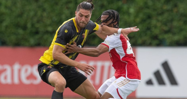 Francisco Sierralta busca sorprender en Championship cumpliendo nuevo rol en la formación de Watford