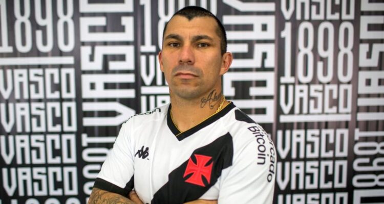 Gary Medel fichó por Vasco y los hinchas de la UC no se lo perdonan