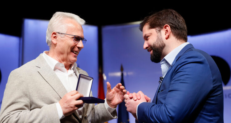 Presidente Boric agradeció a juez Garzón por detención de Pinochet: “Dio al pueblo de Chile esperanza”