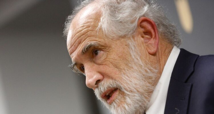 El Gobierno reaccionó ante la negativa de la fundación Democracia Viva de restituir fondos