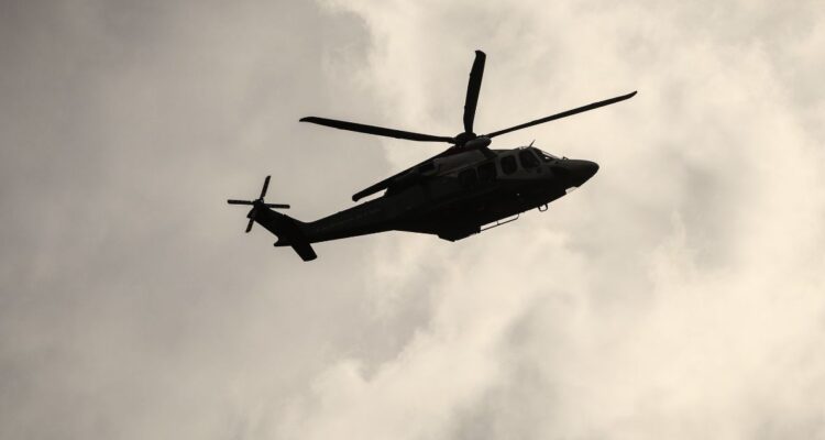 Helicóptero capotó en San Juan de la Costa en región de Los Lagos y deja al menos dos fallecidos