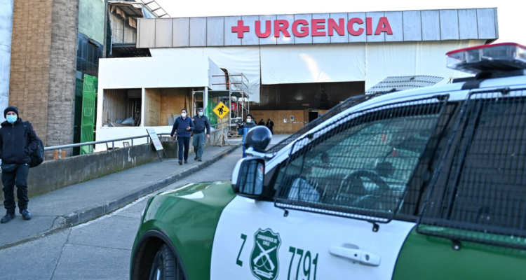 Hombre fue apuñalado mientras caminaba con su esposa y su hijo