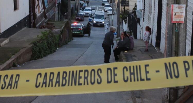 Tasa de homicidios en Chile creció dos puntos en cuatro años: asesinatos con armas de fuego suben 13%