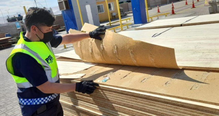 Incautan 2 toneladas de droga en puerto de Arica, avaluadas en $32 mil millones