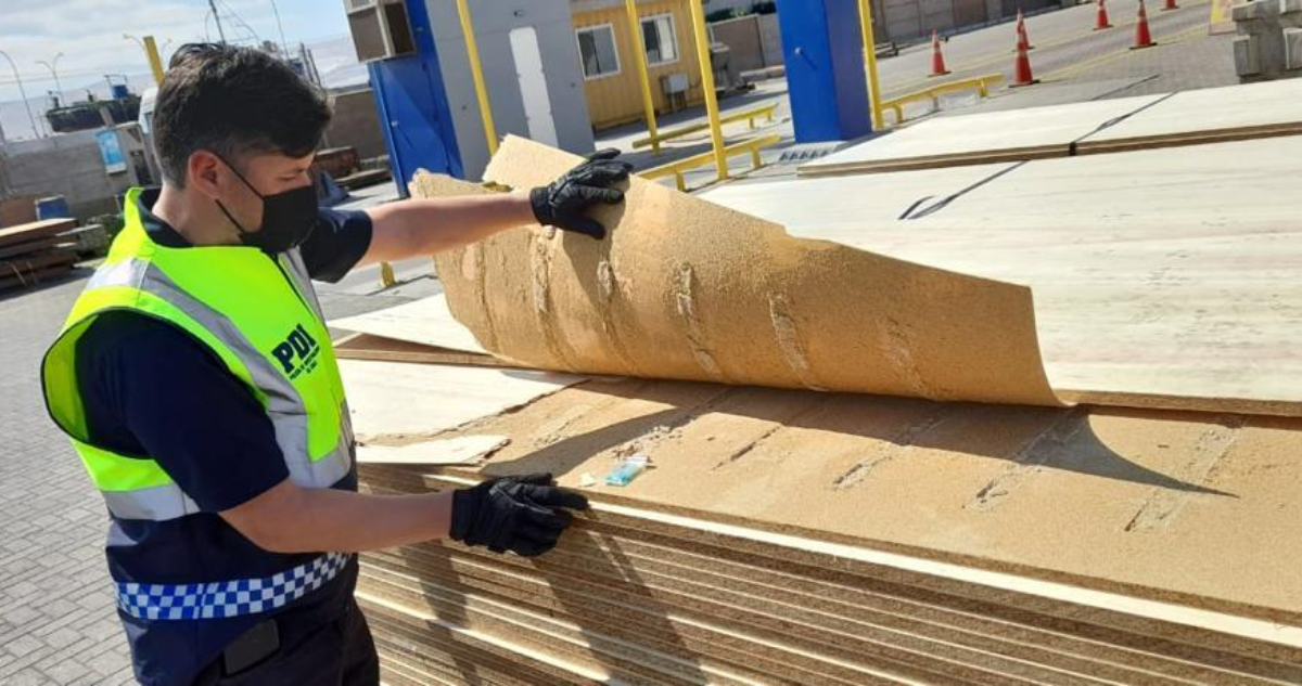 Incautan 2 toneladas de droga en puerto de Arica, avaluadas en $32 mil millones