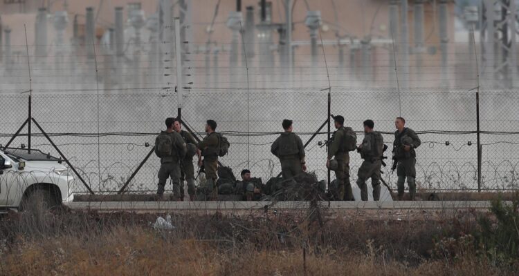 Soldados israelíes en Yenín