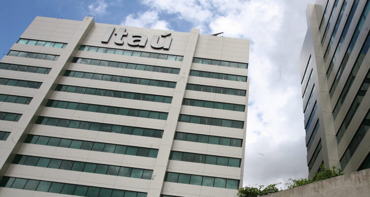 LarrainVial arremete con todo en OPA que lanzó Itaú y podría comprarle 4 millones de acciones