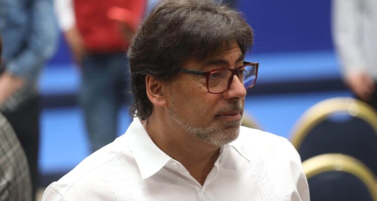 Autodenuncia y whatsapp complican a Jadue en investigación por cohecho en caso farmacias populares