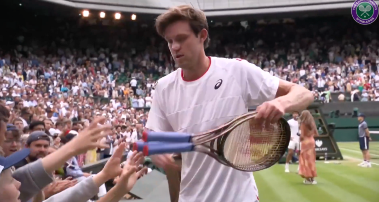 Revelan el valor de las raquetas que obsequió Nicolás Jarry tras eliminación de Wimbledon.