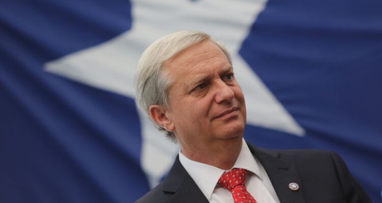 Kast llama a Republicanos a “seguir trabajando con humildad” tras alza de identificación en el país