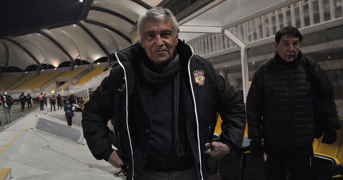 José Sulantay dirigiendo a Cobreloa.