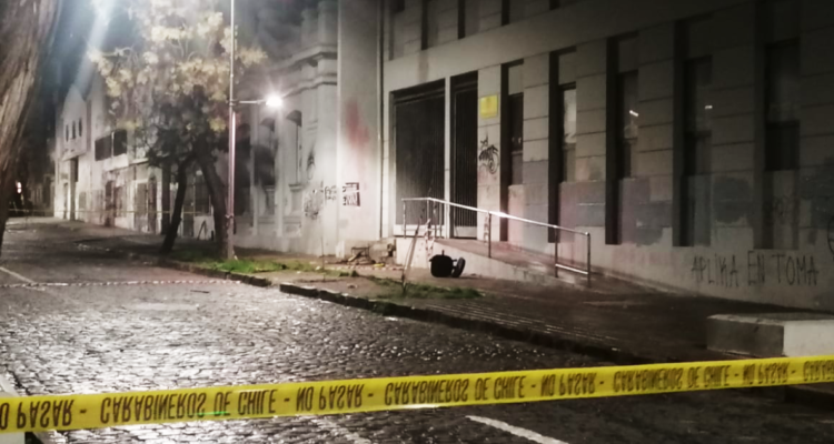 Exterior del Liceo de Aplicación, donde un estudiante resultó gravemente quemado.