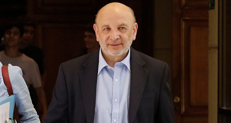 “El Gobierno está en problemas”: senador Castro (PS) pide cambio de gabinete para “dar un nuevo aire”