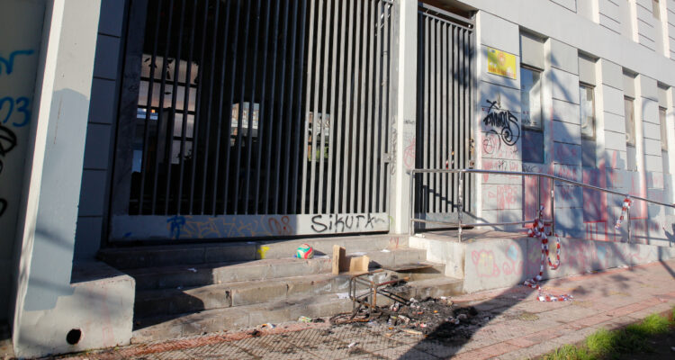 25% del cuerpo quemado: joven sigue en riesgo vital por explosión en Liceo de Aplicación de Santiago