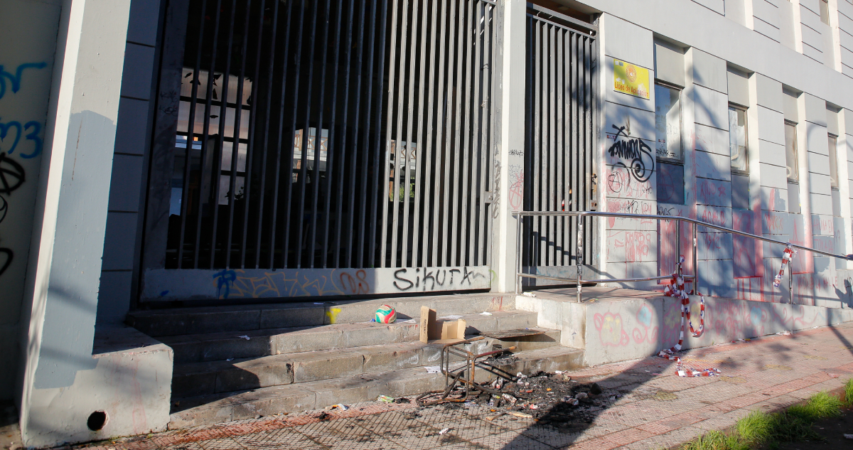 25% del cuerpo quemado: joven sigue en riesgo vital por explosión en Liceo de Aplicación de Santiago