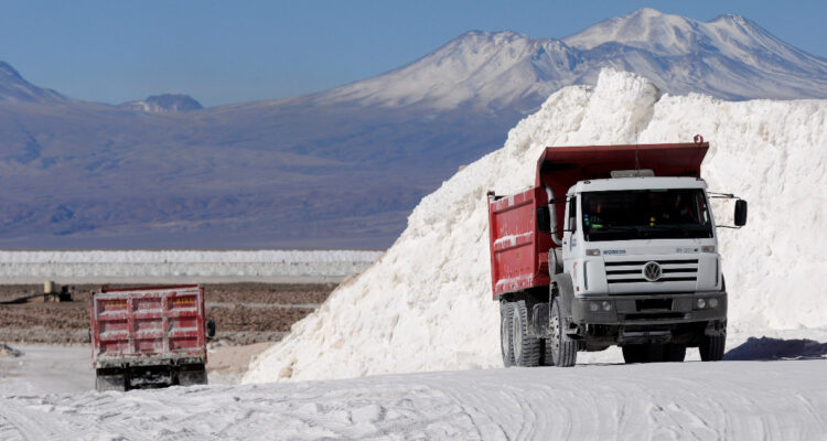 Producción industrial en Chile cae por 5to mes y se detalla baja productiva en carbonato de litio