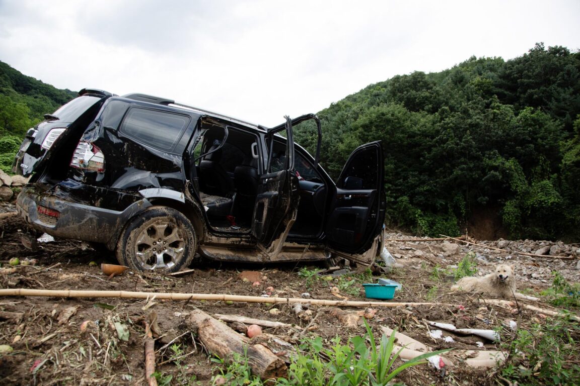 Una zona afectada por un deslizamiento de tierra luego de las fuertes lluvias en Yecheon, Gyeongsangbuk 