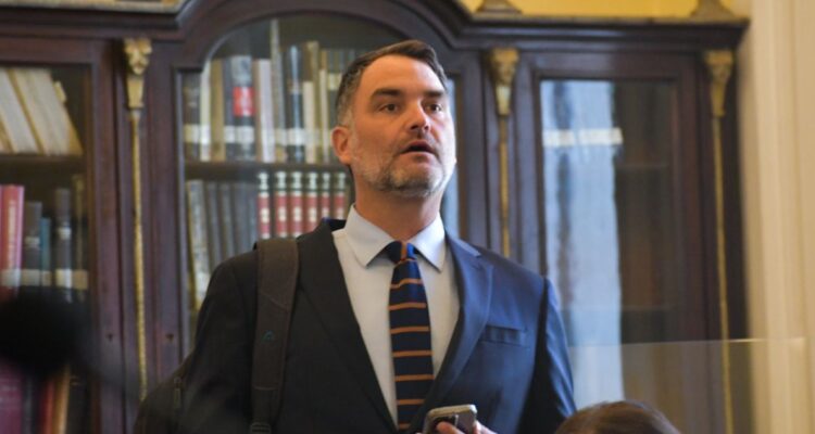 Macaya asegura que Boric tapa “con tierra” caso Convenios e invitó a “que se querelle” contra la UDI