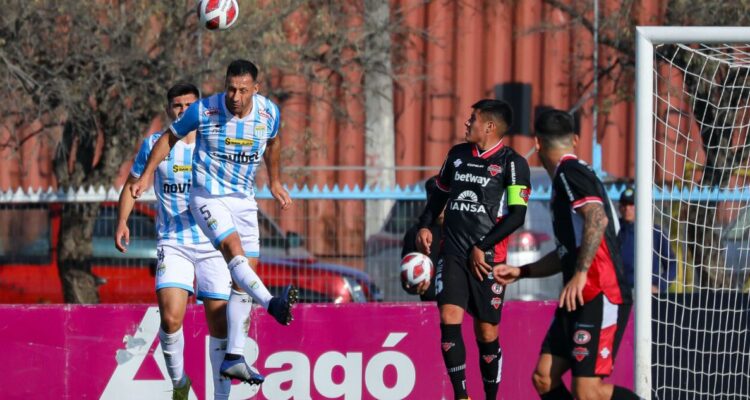 Magallanes y Ñublense reparten puntos en electrizante duelo en la capital