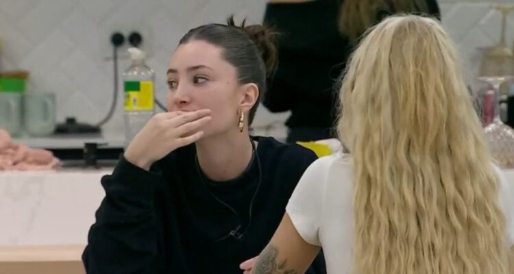 Maite hablando con Fran en la casa de Gran Hermano. La noche de este miércoles se revelaron las nominaciones de la semana.