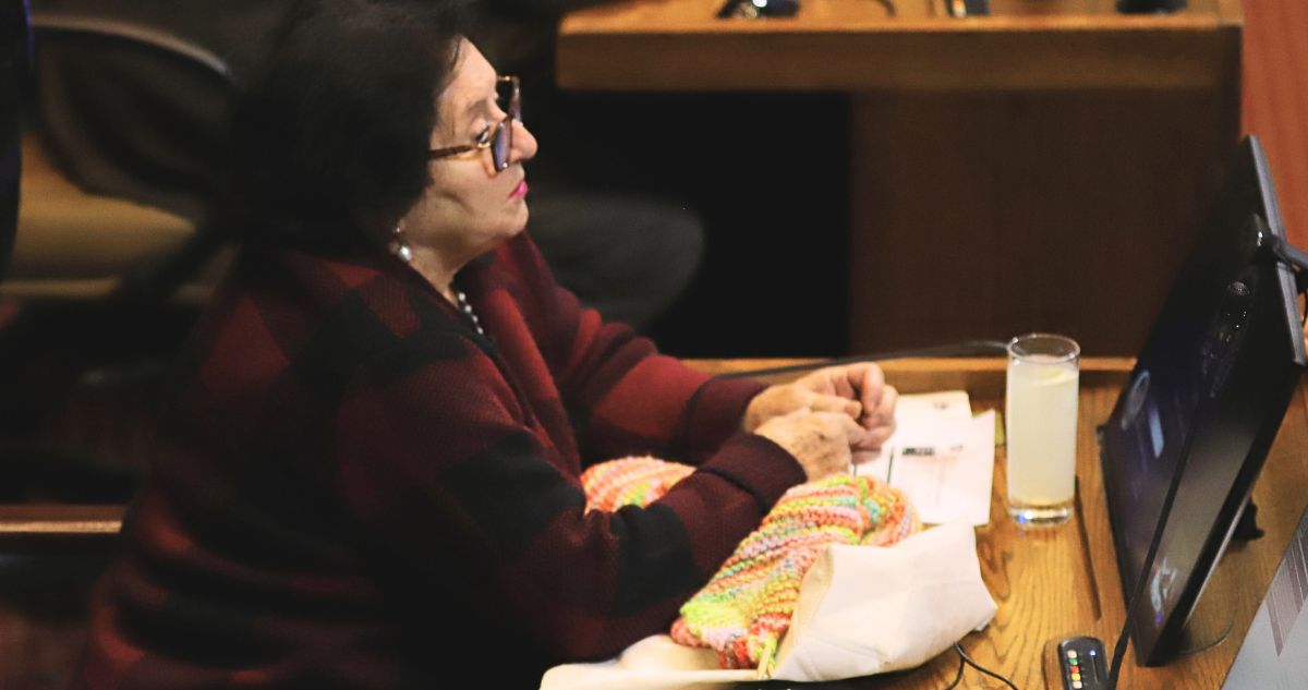Sigue con voz y voto: ¿por qué la doctora Cordero ejerce en el Congreso a pesar de estar desaforada?