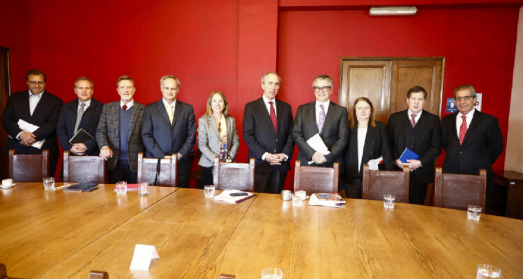 Reunión CPC con Ministro de Hacienda