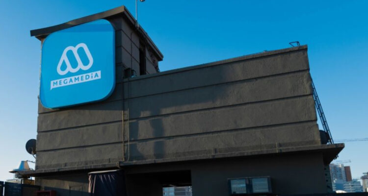 El edificio del canal Mega, que informó dejará de emitirse a través de Movistar.