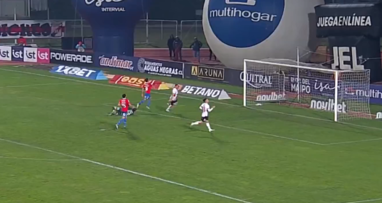 El grosero error de Eugenio Mena que selló la victoria de Curicó Unido.