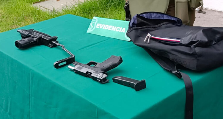 Detienen a adolescente que circulaba con una subametralladora UZI y una pistola en Pedro Aguirre Cerda