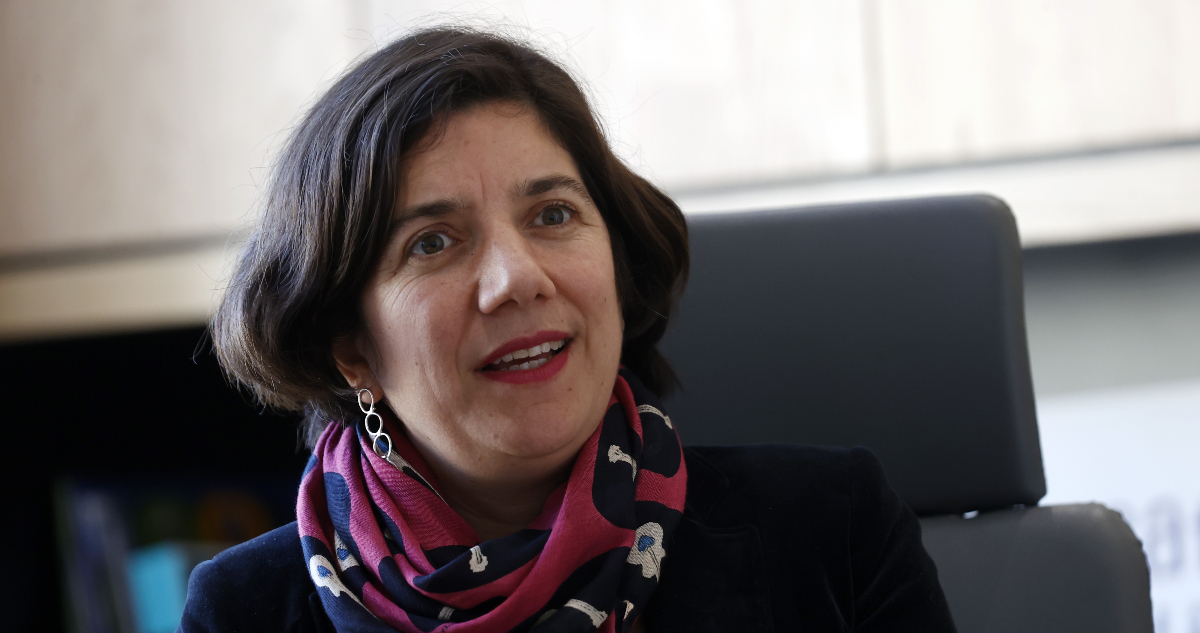 Ministra de Ciencias dice que explotar litio “no puede ser a costa de todo” y que boom no será eterno