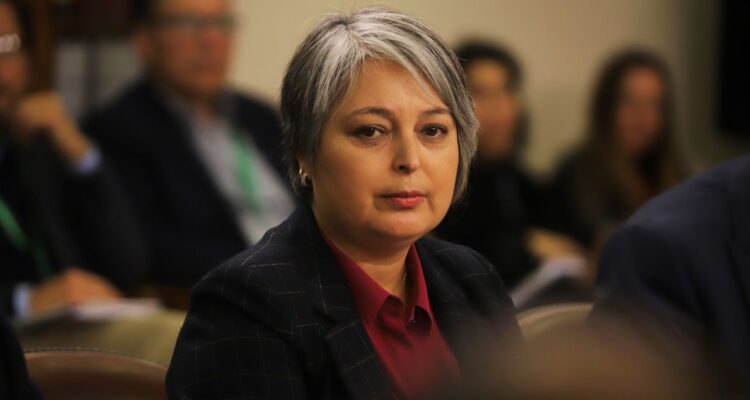 Jara critica a la UDI por bajarse de mesa de reforma previsional: los acusa de desorden en prioridades