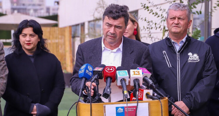 Ministro de Agricultura, Esteban Valenzuela