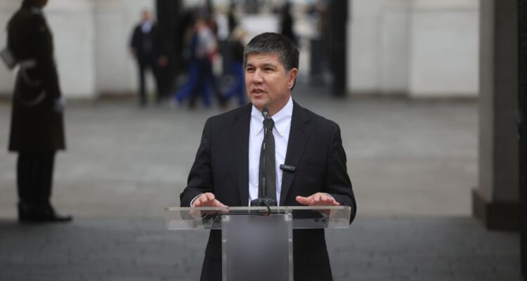 “Pidan disculpas”: Monsalve reflota caso de Jovino Novoa tras acusaciones de la UDI a ministro Jackson