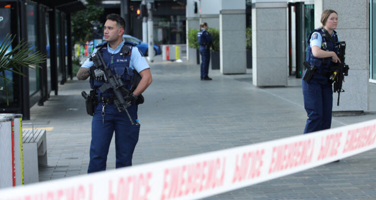 Tres muertos y múltiples heridos deja tiroteo en Nueva Zelanda ad portas de mundial de fútbol femenino