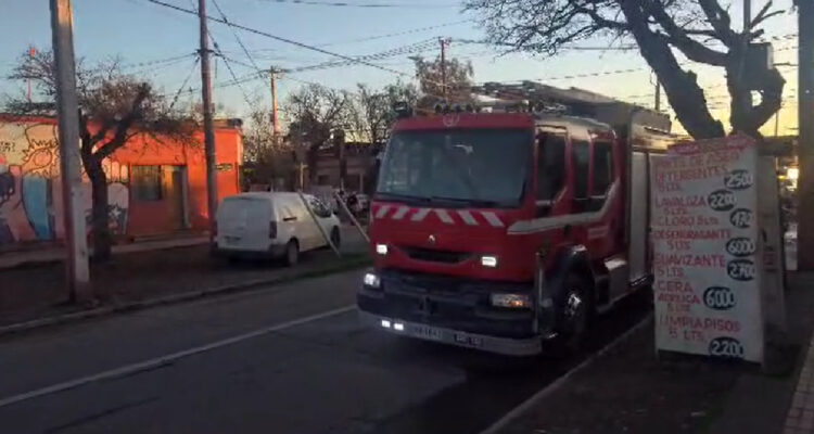 Mujer falleció al interior de una casa que se incendió casi por completo en San Joaquín