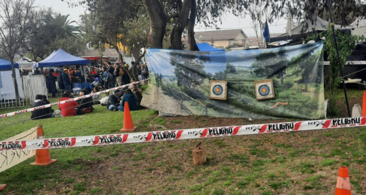 Mujer recibió flecha en el rostro durante Feria Friki en Maipú: se encuentra en estado de gravedad