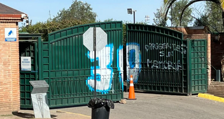 El rayado en San Carlos pidiendo el fichaje de ídolo cruzado.