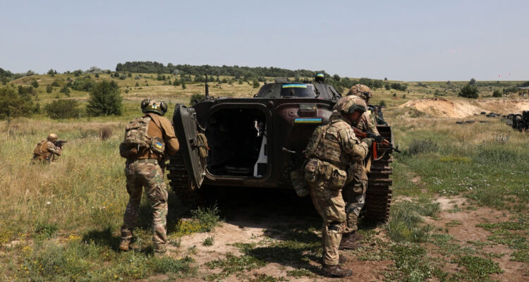 Rusia confirma una ofensiva mecanizada de Ucrania en Zaporiyia: asegura haberla frenado