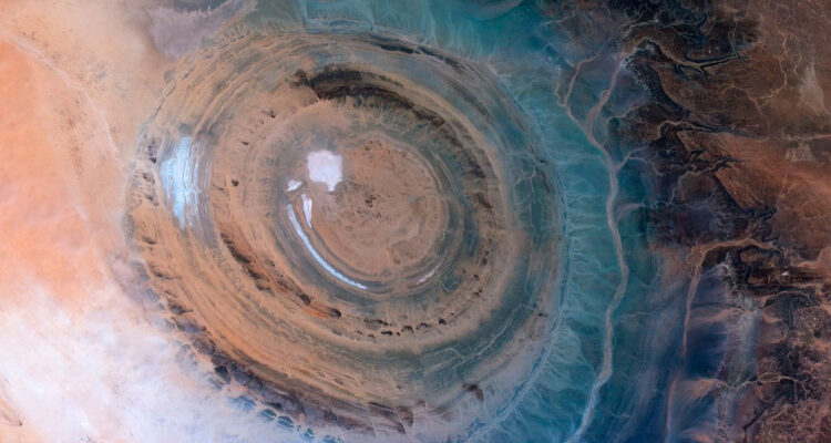 Ojo del Sahara, la misteriosa y colosal estructura descubierta en la Tierra desde el espacio: ¿Qué es?