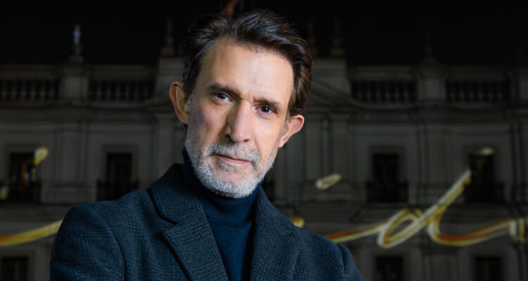 Francisco “Pancho” Melo posa serio. El actor estará a cargo del programa Elegidos.