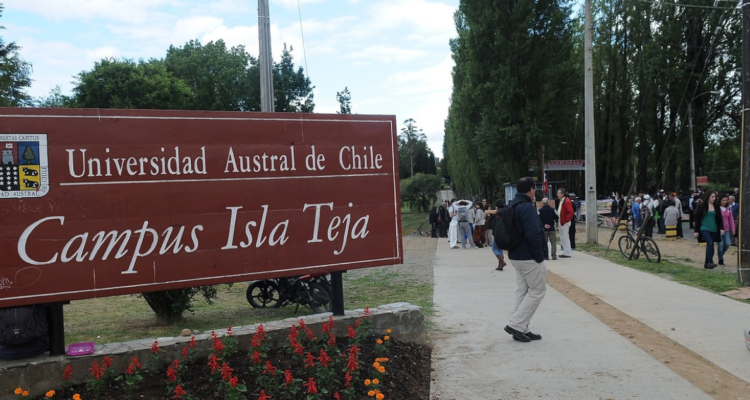 Parlamentarios suman apoyo ante crisis financiera de UACh