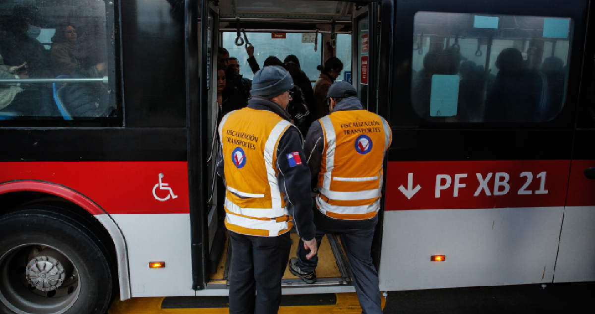 Plan Antievasión: Anuncian multas para empresas de buses RED que abran puertas traseras en la RM