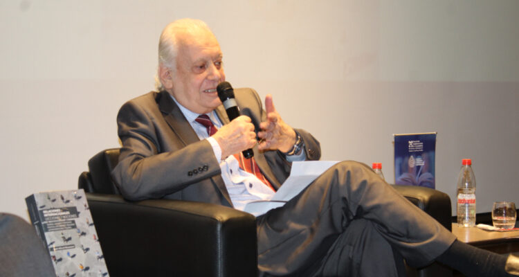 Presentan libro de Raúl Allard