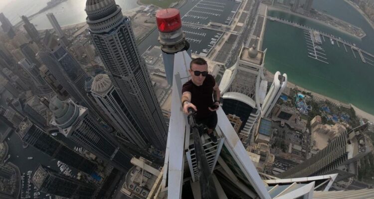 El influencer francés, fanático de los deportes extremos Remi Lucidi, murió tras caer desde una torre de gran altura en Hong Kong