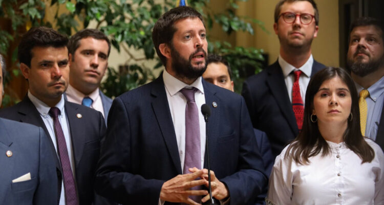 Republicanos evalúan AC contra Jackson si no renuncia: “Más que ministro, es un operador político”